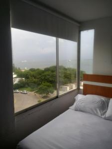 1C5 APARTAMENTO EN CARTAGENA CON BALCON Y VISTA AL MAR, AIRE ACONDICIONADO Y WIFi
