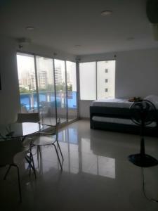 1C5 APARTAMENTO EN CARTAGENA CON BALCON Y VISTA AL MAR, AIRE ACONDICIONADO Y WIFi
