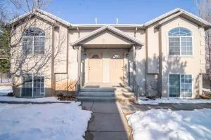 Charming Ogden Town home, 25 min to Snowbasin Ski Resort Duplex - Stones Orchard Addition