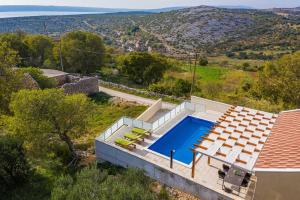 Villa Olivia - Jasenice, with swimming pool and jacuzzi 