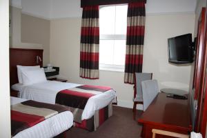 Classic Twin Room with Sea View room in Kensington Hotel