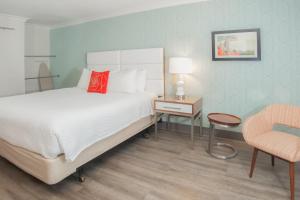 Double Room - Disability Access room in Pasadena Rose & Crown Hotel