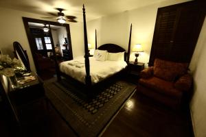 King Honeymoon Suite room in Park Plaza Hotel Orlando - Winter Park