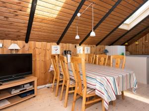 6 person holiday home in Fårvang