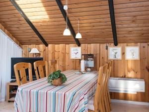 6 person holiday home in Fårvang