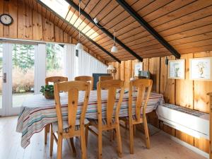 6 person holiday home in Fårvang