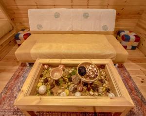 The Gold Pod, relax and enjoy on a Glamping house