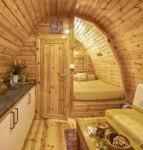 The Gold Pod, relax and enjoy on a Glamping house