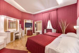 Junior Suite room in Relais Fontana Di Trevi Hotel