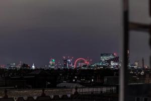 Amanah Properties - Luxury 2 Bed Chelsea Cloisters London Skyline