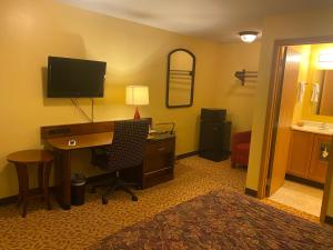 Queen Room - Non-Smoking room in Regal Inn Coffeyville