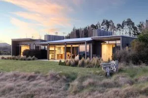 Dunalistair House at The Kinloch Club Golf Course - Oruanui