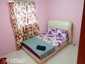 LAYLA INN - 峇株巴辖