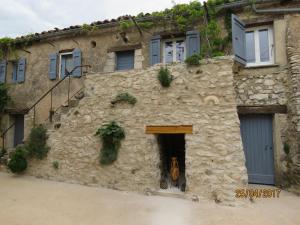 Maisons de vacances Gite de caractere au pied du Mont Ventoux avec piscine couverte : photos des chambres