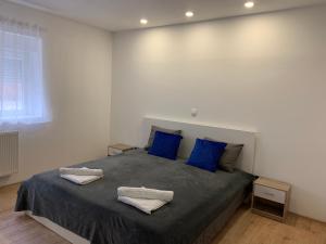 BLACK APARTMENT by ALEX RAFAEL