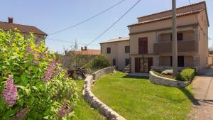 Charming villa Eleonora with pool near Pula