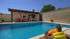 Charming villa Eleonora with pool near Pula