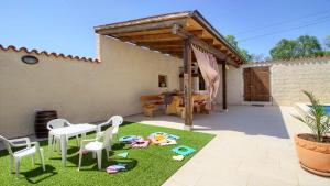 Charming villa Eleonora with pool near Pula