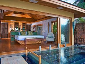 Upni Duniya - Luxury, Beachfront 9-suites Villa