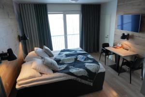 Triple Room with Balcony room in KIDE hotel by Iso-Syöte