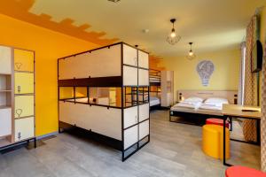 Hotels MEININGER Hotel Lyon Centre Berthelot : Chambre Familiale