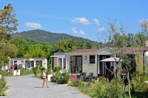 Campings Camping Domaine Du Golfe De Saint Tropez : photos des chambres