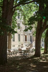 Château de Montcaud, Hameau de Combes, 30200 Sabran, France.