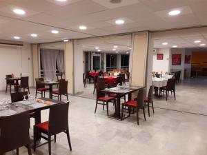 Hotels Hotel Saint Roch : photos des chambres