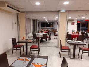 Hotels Hotel Saint Roch : photos des chambres