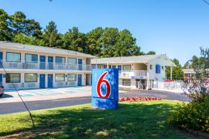 Motel 6-Longview, TX