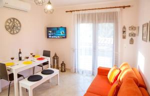 Konstantina & Evgenia Deluxe Apartment