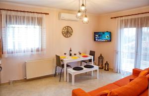 Konstantina & Evgenia Deluxe Apartment