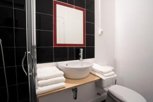 Comfort Quadruple Room room in Burgos Guest House