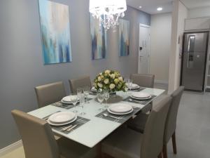 Mariscal 02 dormitórios, 80m do mar, com piscina