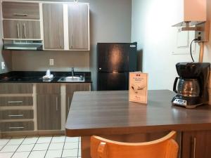 Quadruple Room - Smoking room in Studio 6-Houston, TX - Westchase