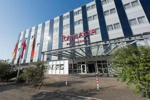 Ramada by Wyndham Hannover Messe - 黑明根