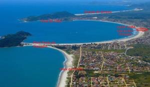 Praia da Pinheira, alto padrão, 5 dormitórios, 4 BWC, climatizada 150 m praia