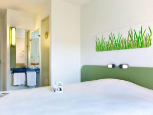 Hotels ibis budget La Roche Sur Yon Vendespace : photos des chambres