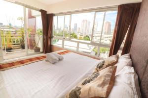 Baan Sabai Rama IV Apartment