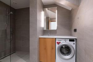 Self-check-in spacious 1 bedroom apartment with terrace and free parking