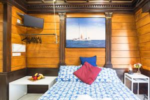 CityCenter Pirates Room, Young People Only
