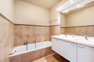 Bright apartment with 2 terraces in De Panne