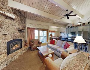 Four-Bedroom Apartment room in 2345 Apres Ski Way House Unit 114