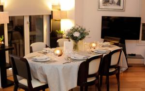 Family Room room in Montmartre Residence