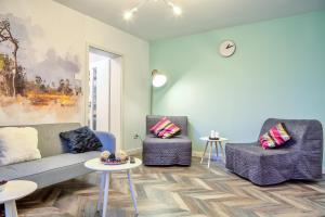 5 min to everything-Stylish-Modern-Old City Center