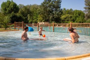 Campings Camping du Pont d'Avignon : photos des chambres