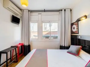 Hostal Athenas - 圣阿德里安-德贝索斯