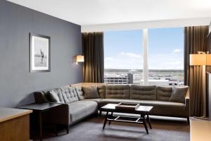 Suite with Runway View room in Radisson Blu Manchester Airport
