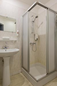 Enzo Hotels Contrexeville : Chambre Triple