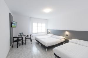 Triple Room with Private Bathroom room in Pensión Dorotea